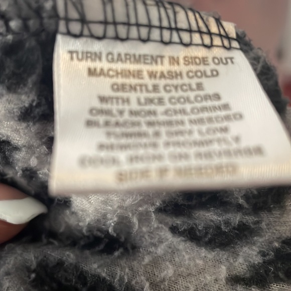 Black and gray vest - Picture 3 of 3